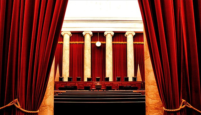 640px Inside the United States Supreme Court 1